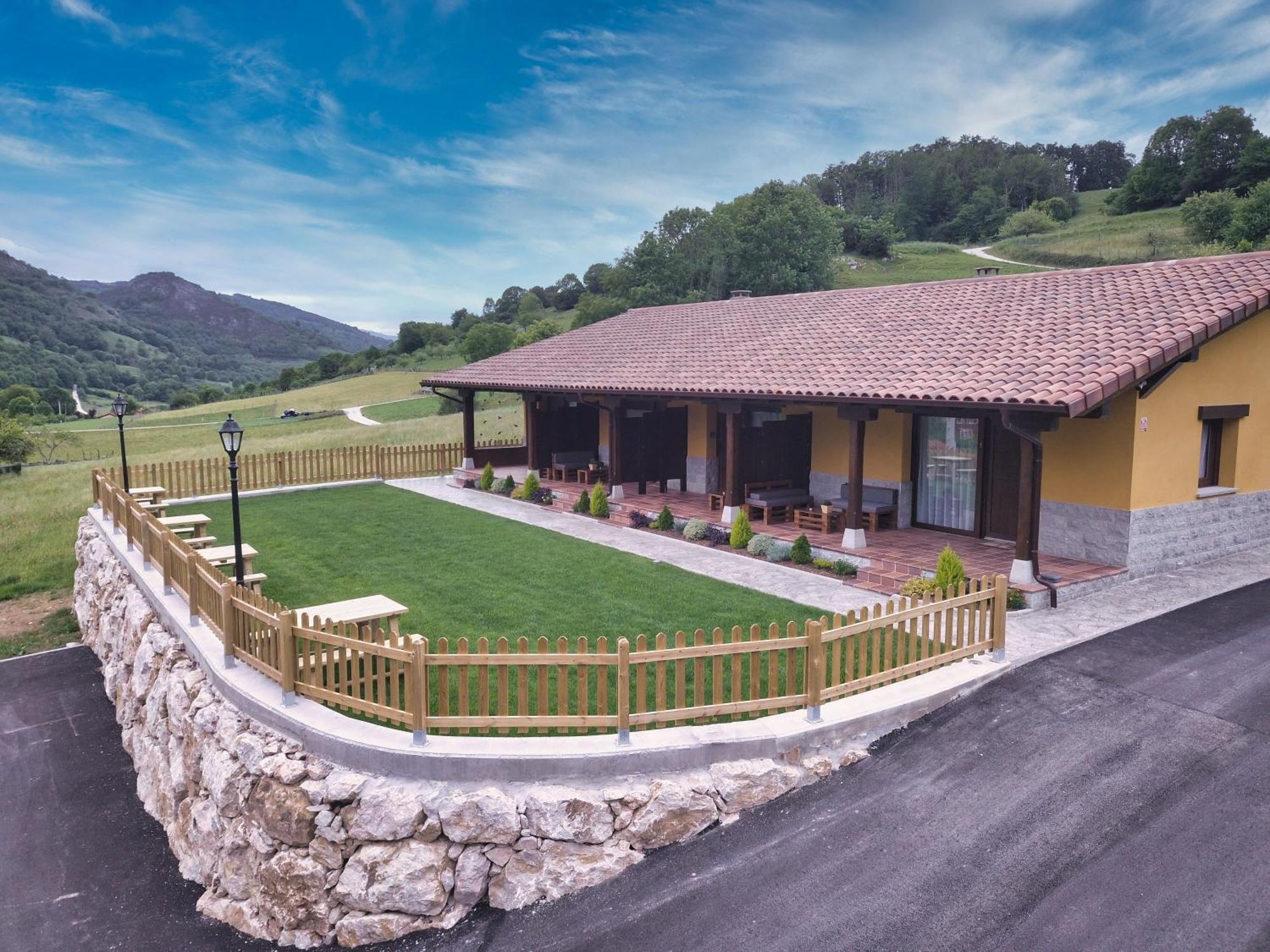 Apartamentos Fuente La Pipa Avin ภายนอก รูปภาพ